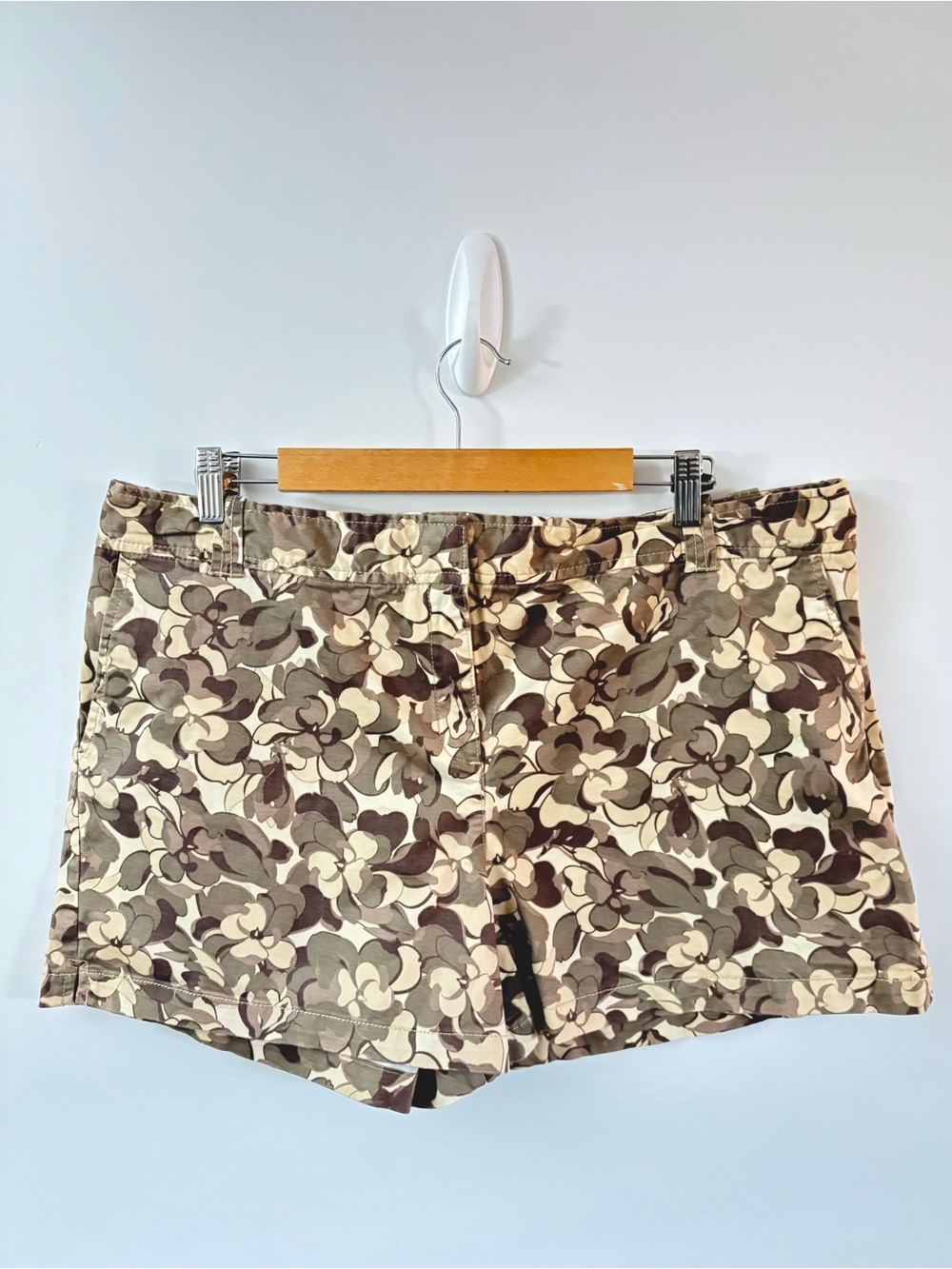 Floral Pattern Women’s Shorts in Taupe and Cream